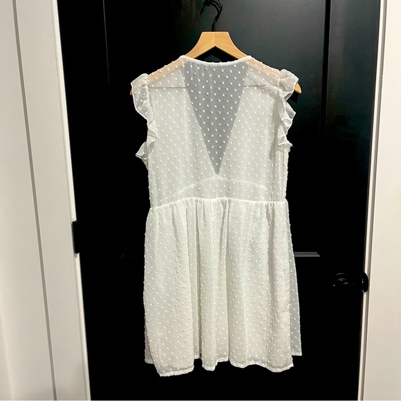White size:S, Looks so cute on fits a little big - Picture 3 of 3